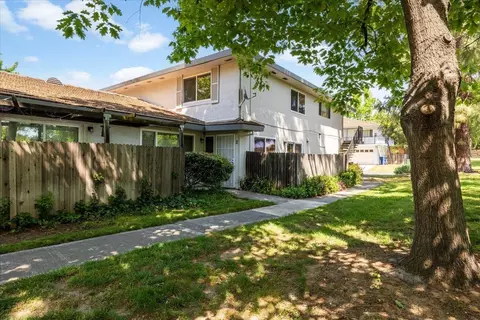 4706 Greenholme Dr #2, Sacramento, CA 95842