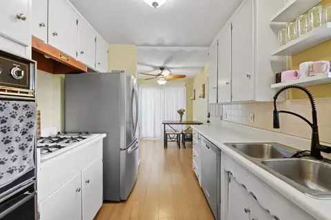 Kitchen - 3101 U St, Antelope, CA 95843 photo 4 of 5