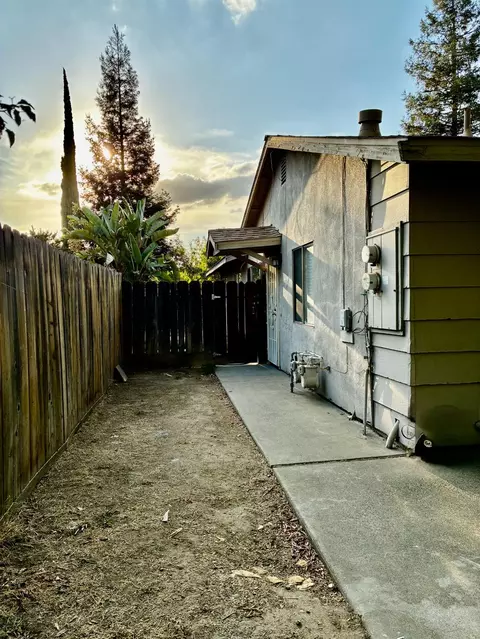 2817 NE Carver Rd, Modesto, CA 95350 photo 2