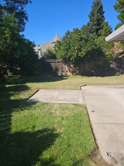 2375 Alborough Ct, Turlock, CA 95382 photo 3