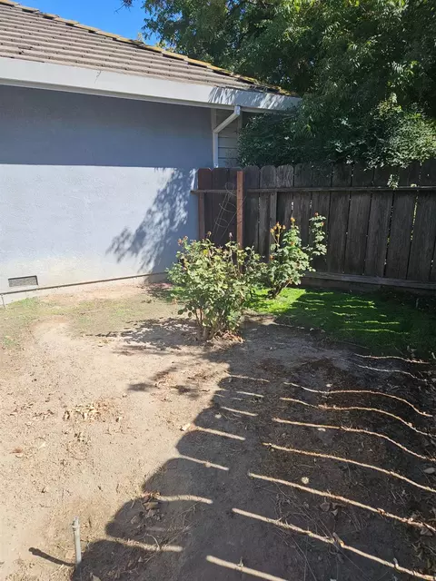 2375 Alborough Ct, Turlock, CA 95382 photo 2