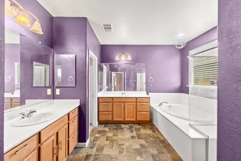 Bath - 2341 Azevedo Ave, Manteca, CA 95337 photo 1 of 2