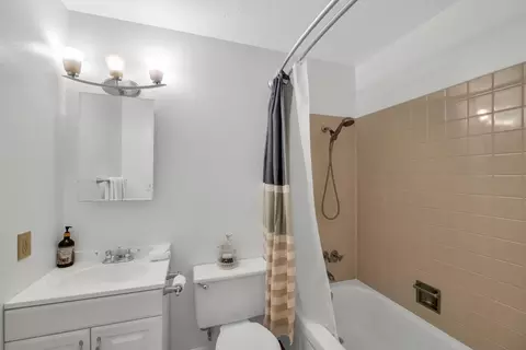 Bath - 2911 Austin St #2, Davis, CA 95618 photo 1 of 1