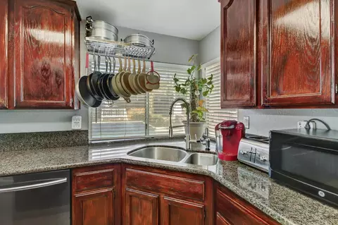 Kitchen - 9416 Redwater Dr, Antelope, CA 95843 photo 4 of 6