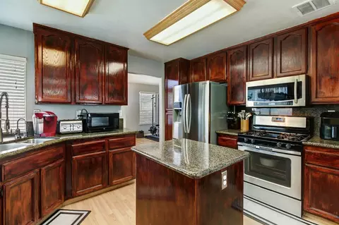 Kitchen - 9416 Redwater Dr, Antelope, CA 95843 photo 2 of 6
