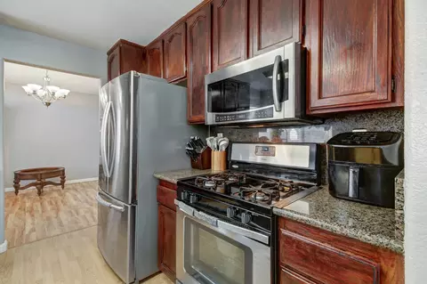 Kitchen - 9416 Redwater Dr, Antelope, CA 95843 photo 3 of 6