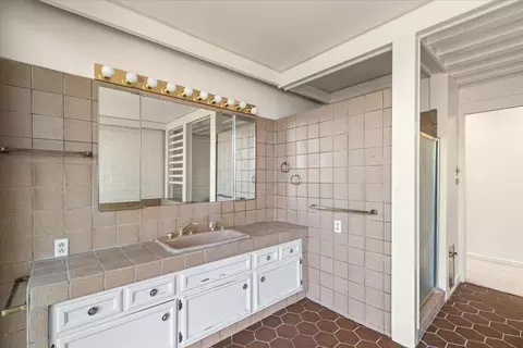 Bath - 10497 Crystal Dr, Wallace, CA 95224 photo 6 of 7