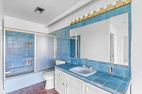 Bath - 10497 Crystal Dr, Wallace, CA 95224 photo 3 of 7