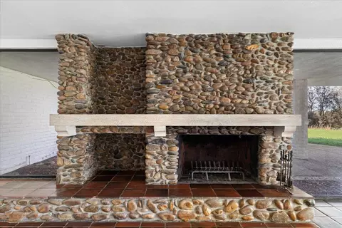 Living - 10497 Crystal Dr, Wallace, CA 95224 photo 4 of 12