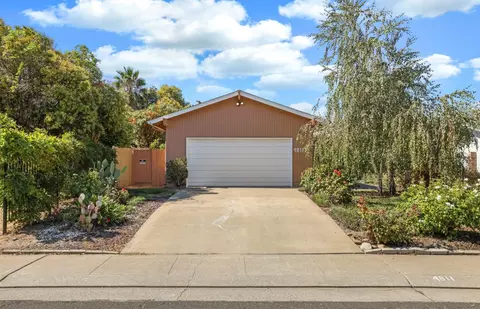 4811 Huntington Ln, Stockton, CA 95207