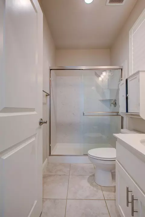 Bath - 313 Michael Cox Ln, Tracy, CA 95377 photo 2 of 12