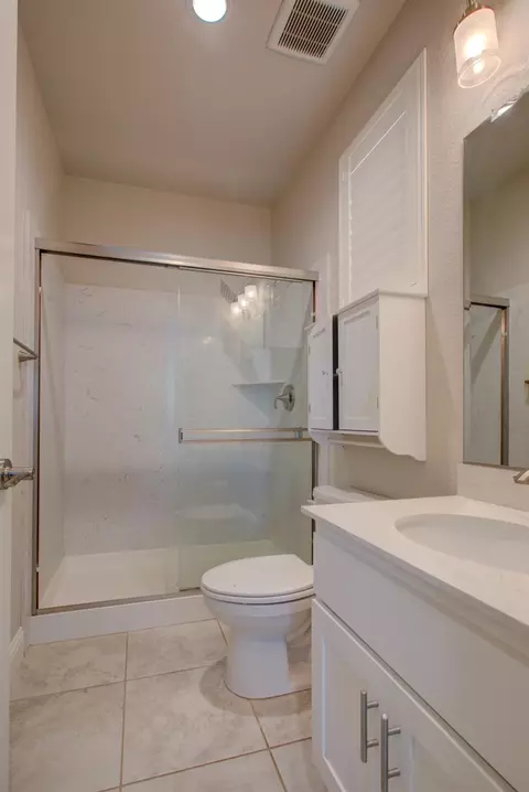 Bath - 313 Michael Cox Ln, Tracy, CA 95377 photo 3 of 12