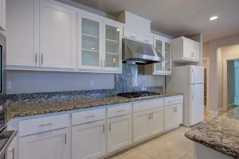 Kitchen - 313 Michael Cox Ln, Tracy, CA 95377 photo 5 of 7