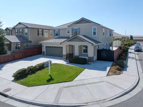 Exterior - 313 Michael Cox Ln, Tracy, CA 95377 photo 2 of 11