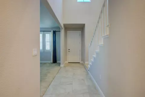 Entry Way - 313 Michael Cox Ln, Tracy, CA 95377 photo 3 of 10