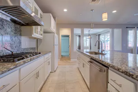 Kitchen - 313 Michael Cox Ln, Tracy, CA 95377 photo 6 of 7
