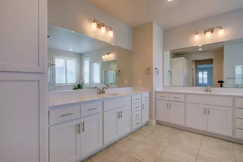 Bath - 313 Michael Cox Ln, Tracy, CA 95377 photo 11 of 12