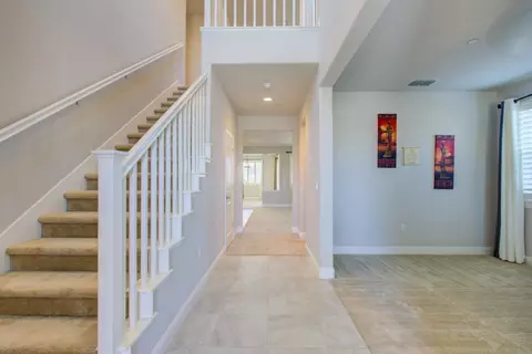 Entry Way - 313 Michael Cox Ln, Tracy, CA 95377 photo 2 of 10