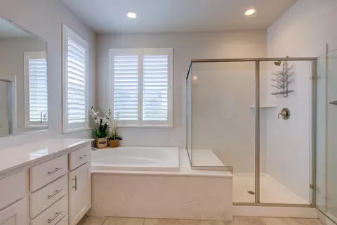 Bath - 313 Michael Cox Ln, Tracy, CA 95377 photo 12 of 12