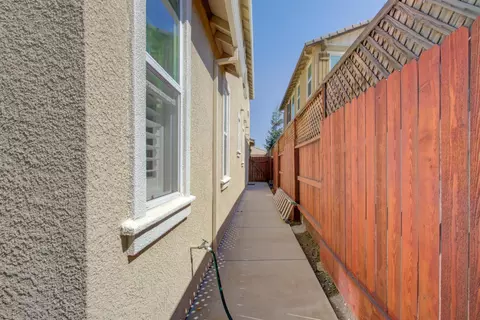 Entry Way - 313 Michael Cox Ln, Tracy, CA 95377 photo 1 of 10