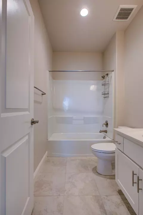 Bath - 313 Michael Cox Ln, Tracy, CA 95377 photo 7 of 12