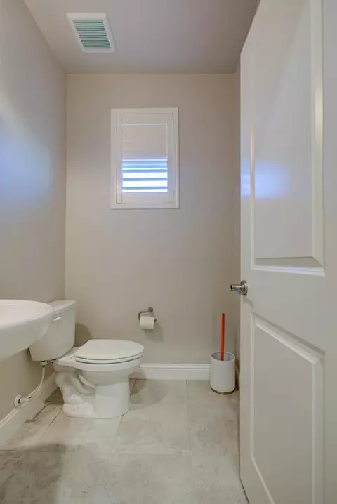Bath - 313 Michael Cox Ln, Tracy, CA 95377 photo 1 of 12