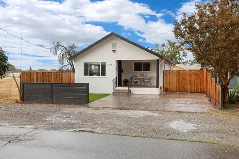 Exterior - 209 E 3rd St, Tracy, CA 95376 photo 1 of 8