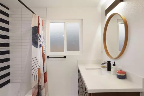 Bath - 209 E 3rd St, Tracy, CA 95376 photo 2 of 3