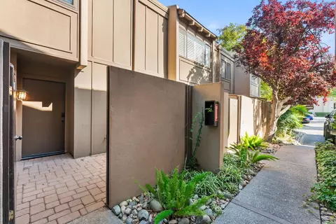 709 Woodside Ln E #2, Sacramento, CA 95825