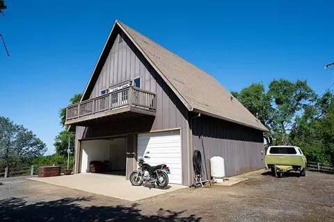 184 Carmel Rd, Burson, CA 95225