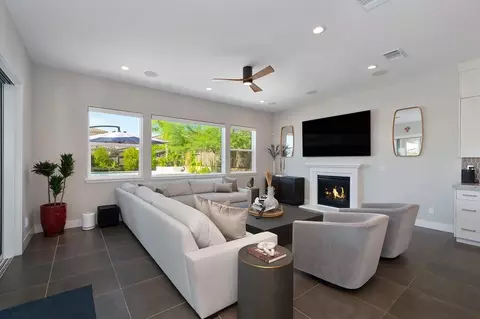 Living - 807 Fallen Log Ct, Rocklin, CA 95765 photo 1 of 4