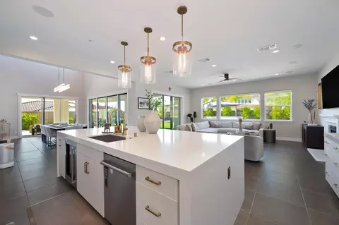 Kitchen - 807 Fallen Log Ct, Rocklin, CA 95765 photo 3 of 8
