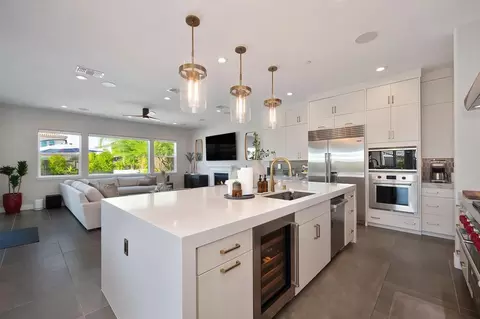 Kitchen - 807 Fallen Log Ct, Rocklin, CA 95765 photo 2 of 8