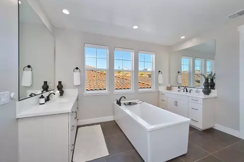 Bath - 807 Fallen Log Ct, Rocklin, CA 95765 photo 3 of 6