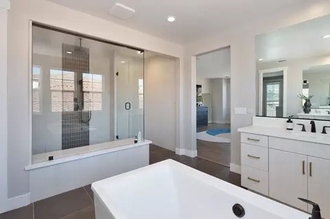 Bath - 807 Fallen Log Ct, Rocklin, CA 95765 photo 4 of 6