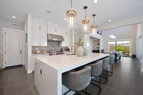 Kitchen - 807 Fallen Log Ct, Rocklin, CA 95765 photo 7 of 8