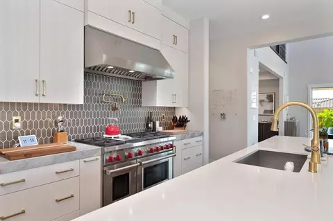 Kitchen - 807 Fallen Log Ct, Rocklin, CA 95765 photo 4 of 8