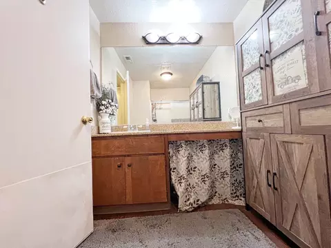 Bath - 2401 Eilers Ln #1003, Lodi, CA 95242 photo 2 of 4
