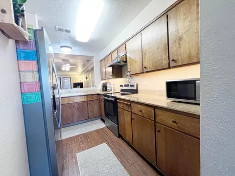 Kitchen - 2401 Eilers Ln #1003, Lodi, CA 95242 photo 3 of 4