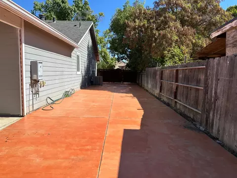 Exterior - 23 S 5th St, Patterson, CA 95363 photo 7 of 8