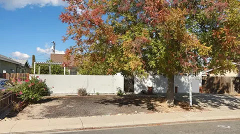 1129 E Alameda St, Manteca, CA 95336 photo 4