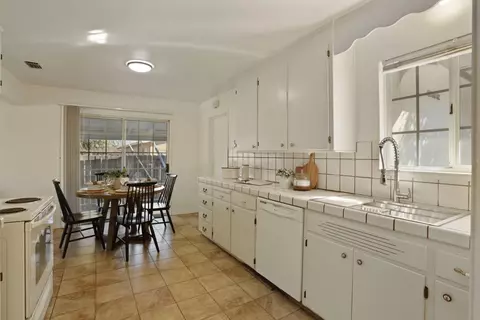 1129 E Alameda St, Manteca, CA 95336 photo 11