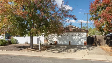 1129 E Alameda St, Manteca, CA 95336 photo 2