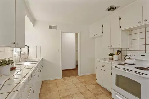 1129 E Alameda St, Manteca, CA 95336 photo 15