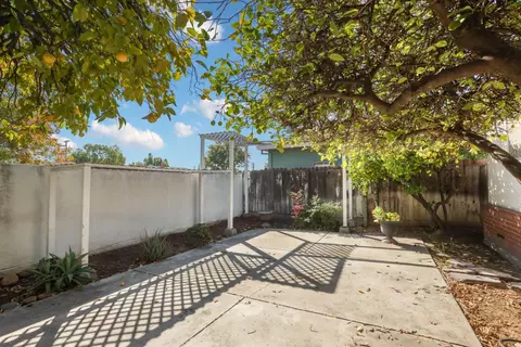 1129 E Alameda St, Manteca, CA 95336 photo 7