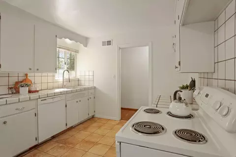 1129 E Alameda St, Manteca, CA 95336 photo 13