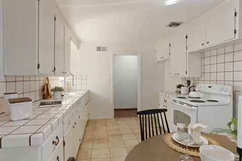 1129 E Alameda St, Manteca, CA 95336 photo 14