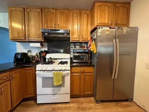 Kitchen - 152 S 35th St, Richmond, CA 94804 photo 2 of 4