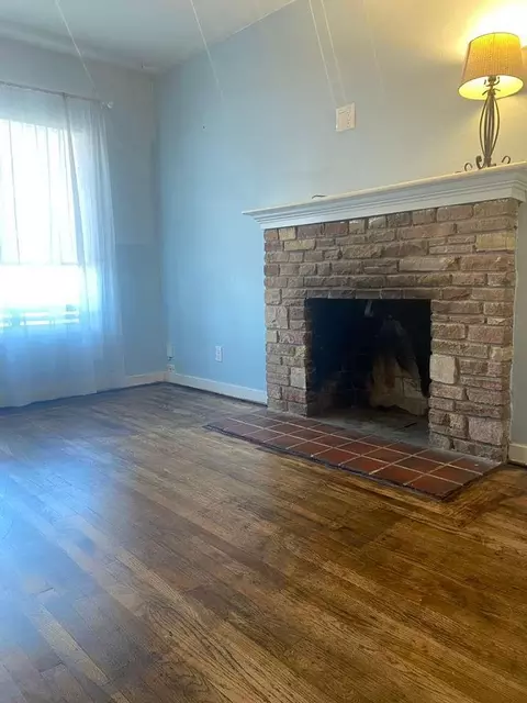 Living - 152 S 35th St, Richmond, CA 94804 photo 1 of 1