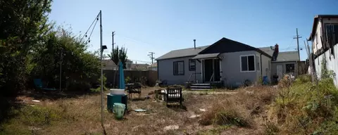 Exterior - 152 S 35th St, Richmond, CA 94804 photo 4 of 5